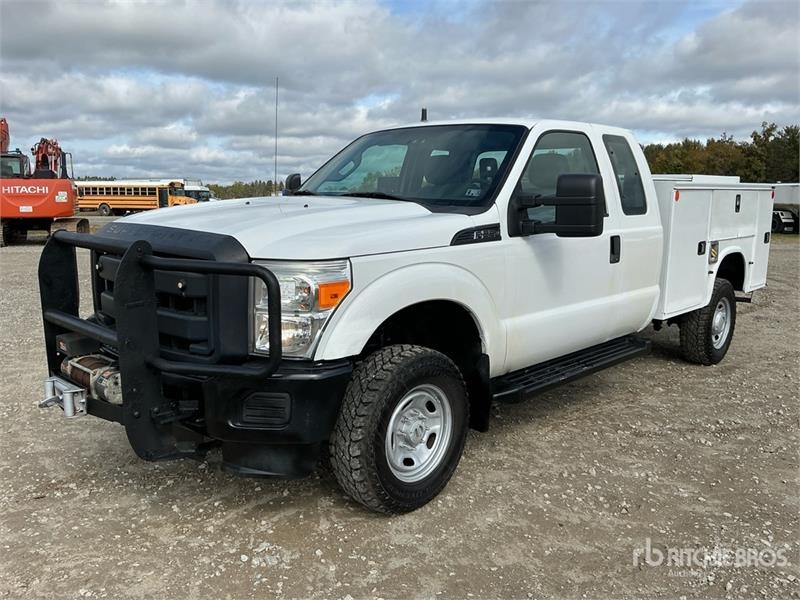 Utilitaire benne Ford F-250 XL 4x4 Extended Cab Utility — occasion 2015