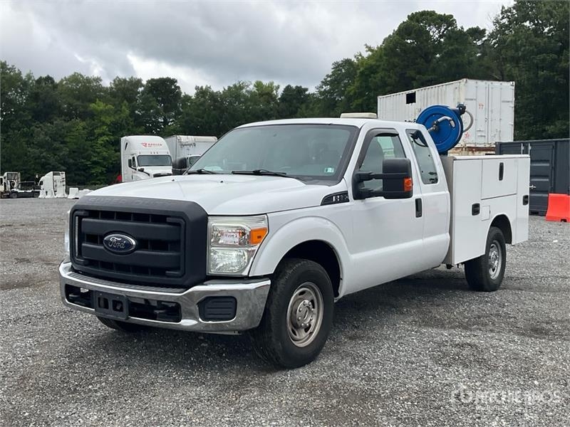 Utilitaire benne Ford F-350 — occasion 2014