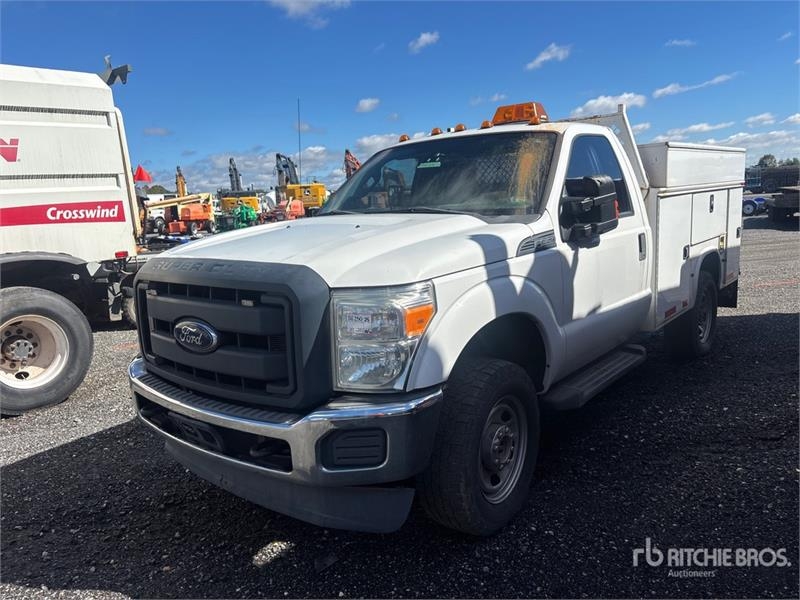 Utilitaire benne Ford F-350 XL 4x4 Utility (Inoperable) — occasion 2015
