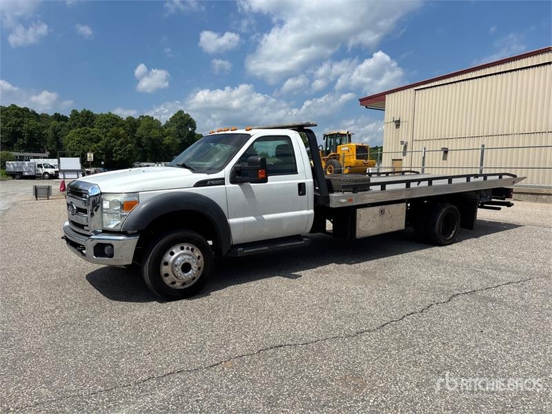 Camion de dépannage Ford F-550 — occasion 2016