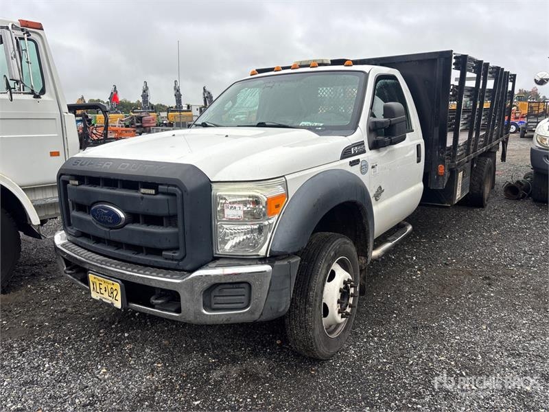 Camion plateau Ford F-550 4x2 Flatbed (Inoperable) — occasion 2013