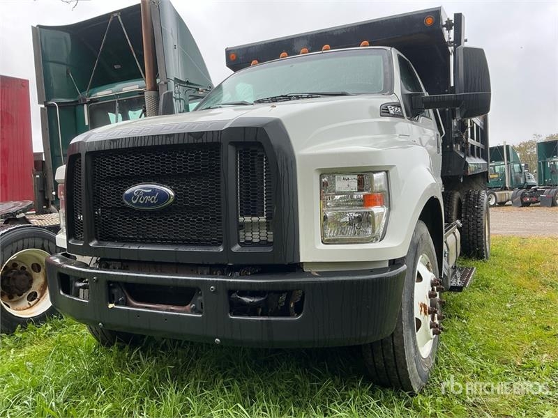 Camion benne Ford F-750 — occasion 2016