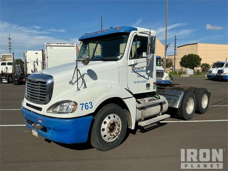 Tracteur routier Freightliner Columbia 120 — occasion 2001