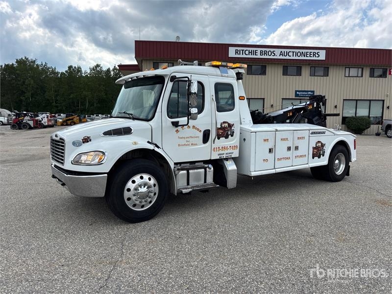 Camion de dépannage Freightliner M2 106 — occasion 2015