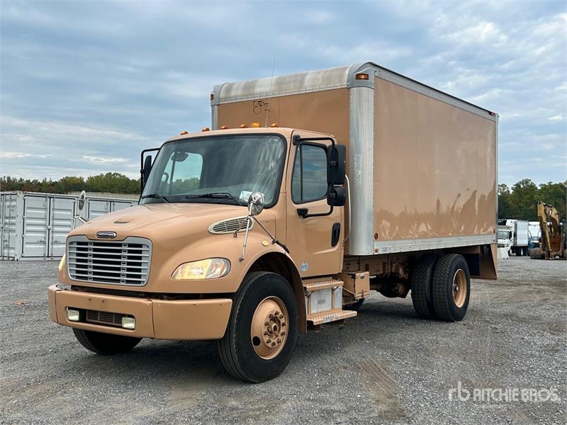 Camion fourgon Freightliner M2 106 4x2 Van — occasion 2010