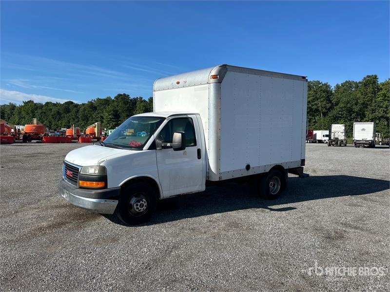 Camion fourgon GMC Savana G3500 4x2 Van — occasion 2011