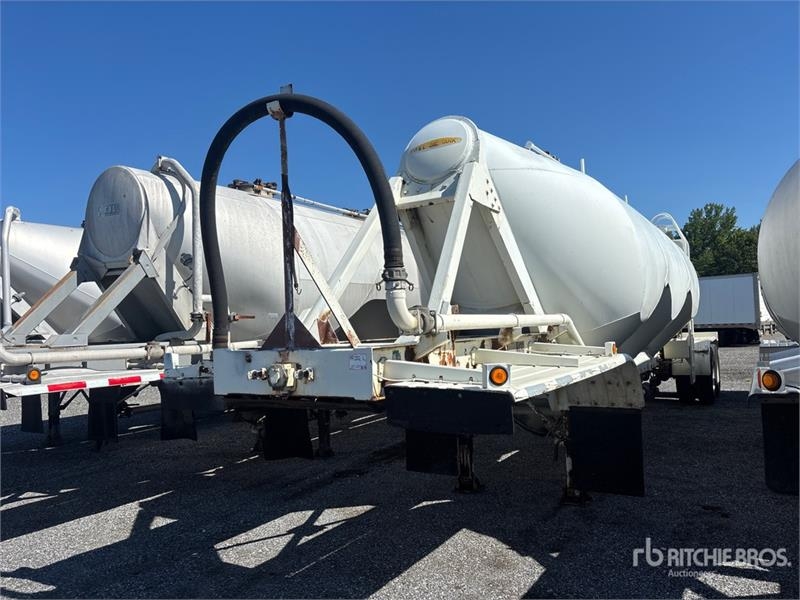 Heil 99.0.493 1000 cft Pneumatic Bulk Trailer