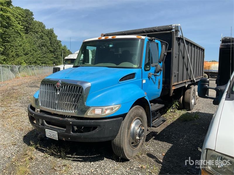 Camion benne International 4300 — occasion 2008