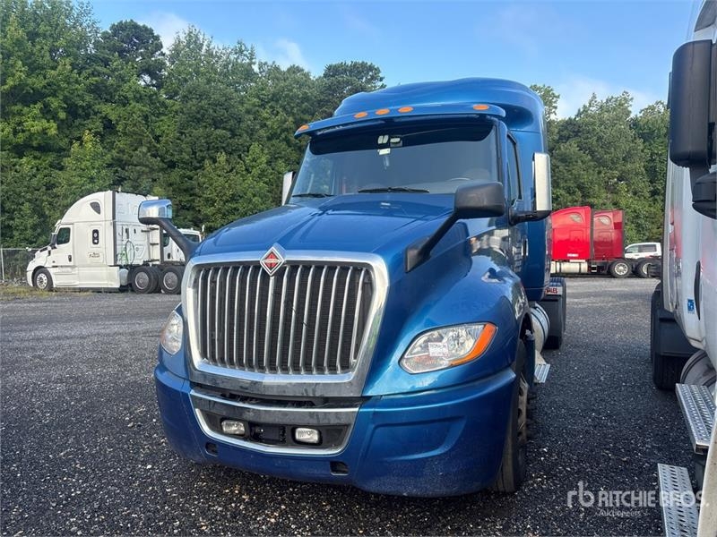 Tracteur routier International LT625 — occasion 2020