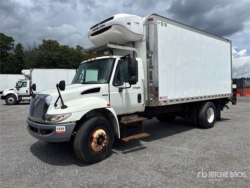 Camion frigorifique Interntional 4300 4x2 Refrigerated — occasion 2011