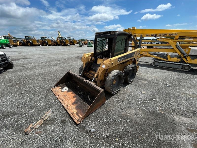 John Deere 320