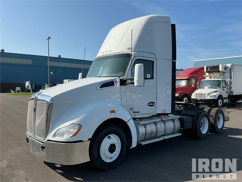 Tracteur routier Kenworth T-680 — occasion 2015