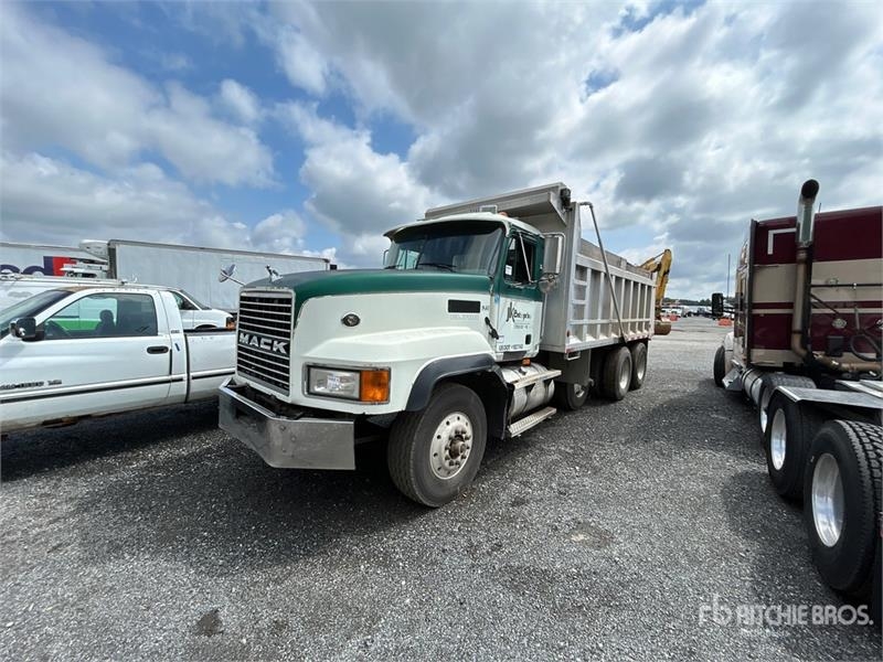 Mack CL713
