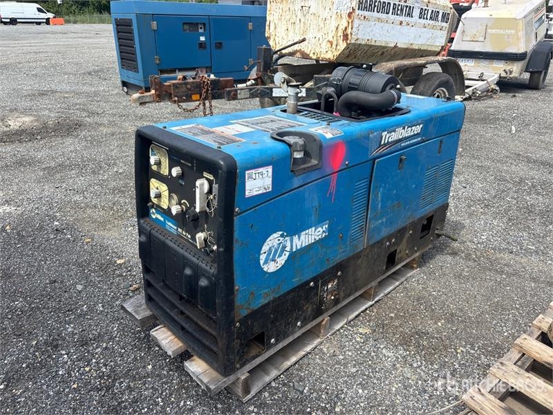 Poste à souder Miller 300 A Skid-Mounted Multi-Process 3-in-1 Engine Dri — occasion 2015