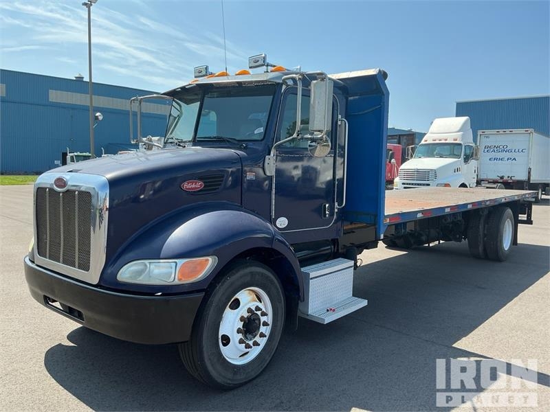 Camion plateau Peterbilt 337 — occasion 2011