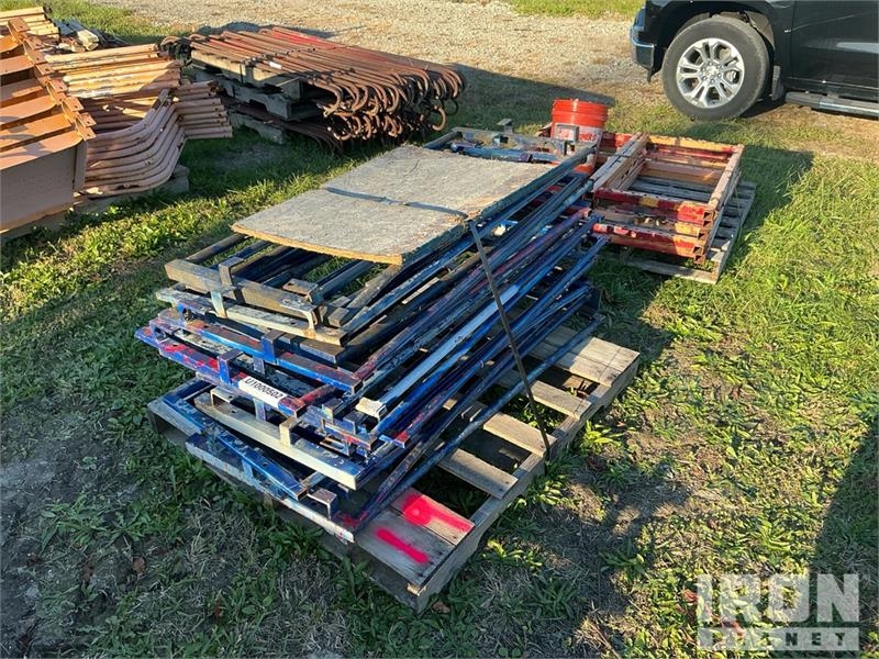 Échafaudage Quantity of (2) Pallets of End Gates for Scaffoldi — occasion