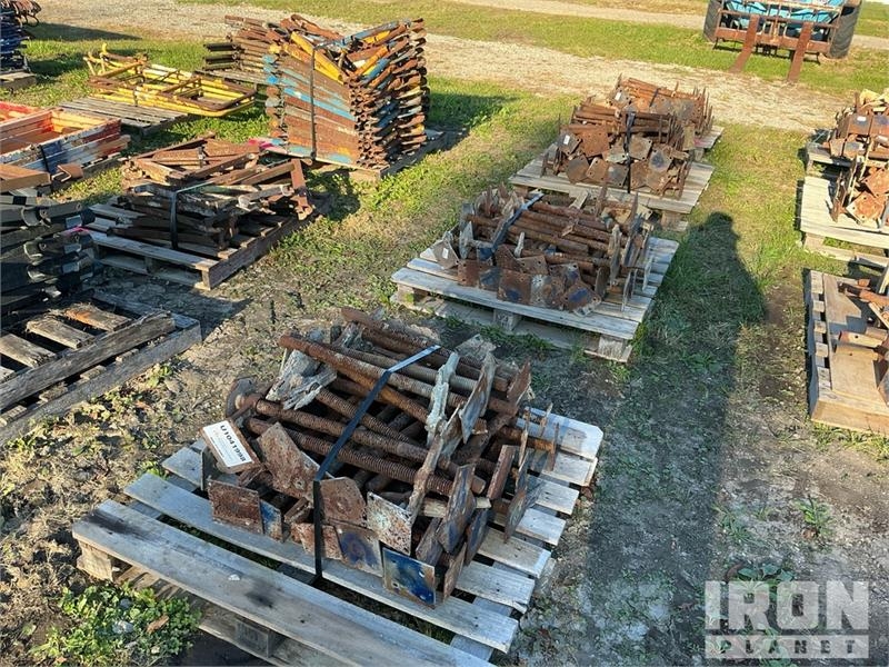 Échafaudage Quantity of (4) Pallets of Screw Jacks for Scaffol — occasion