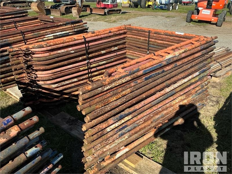 Échafaudage Quantity of (50) Braces and (25) Panels for Scaffo — occasion