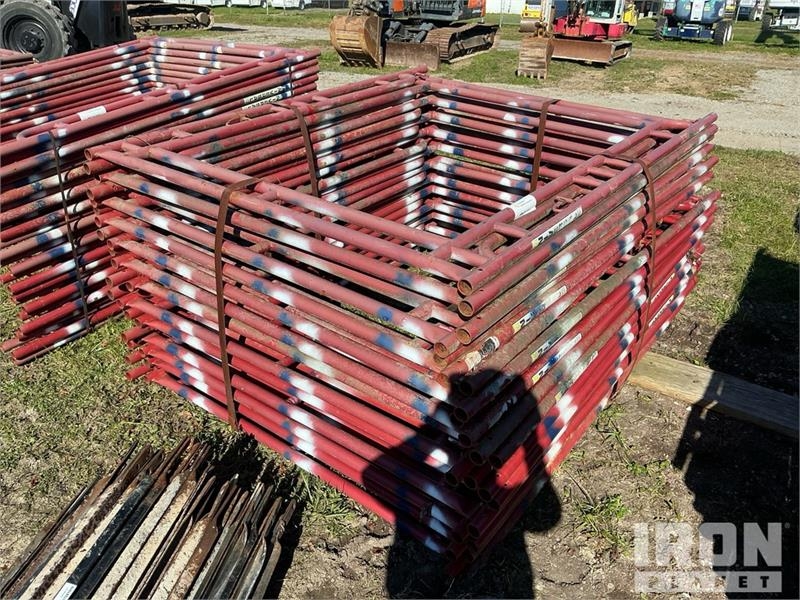 Échafaudage Quantity of (50) Braces and (25) Panels for Scaffo — occasion