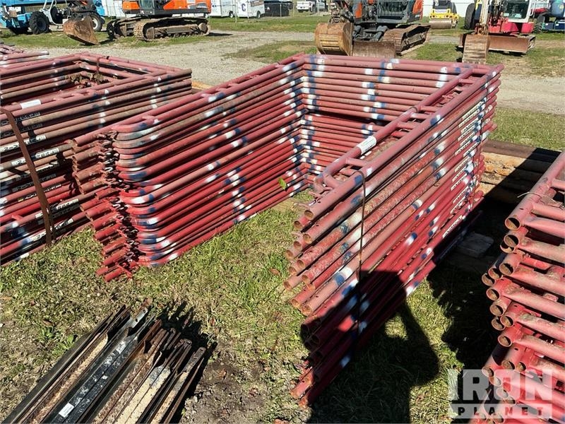 Échafaudage Quantity of (50) Braces and (25) Panels for Scaffo — occasion