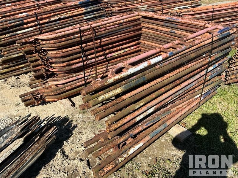 Échafaudage Quantity of (50) Braces and (25) Panels for Scaffo — occasion