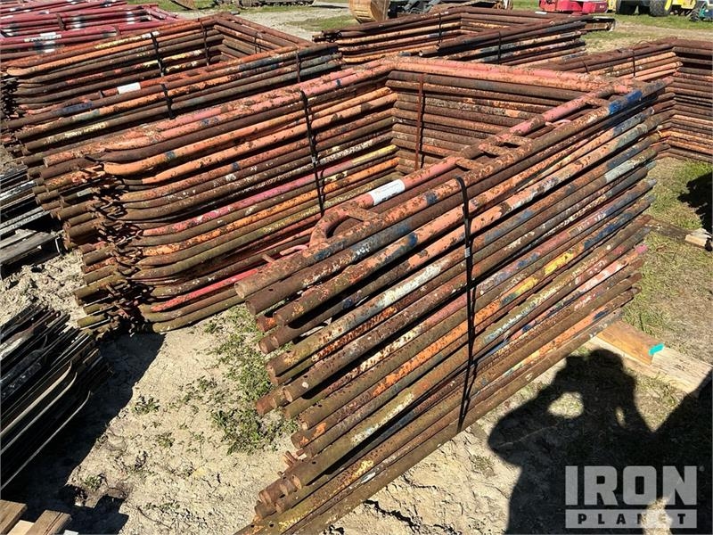 Échafaudage Quantity of (50) Braces and (25) Panels for Scaffo — occasion