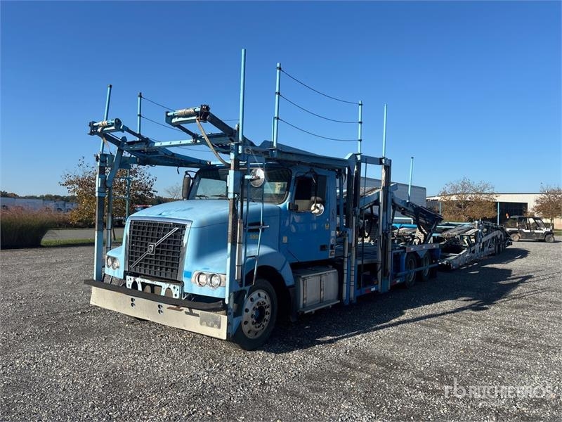 Camion porte-engins Volvo VAH — occasion 2015