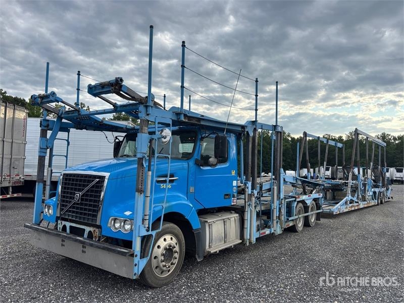 Camion porte-engins Volvo VAH — occasion 2014