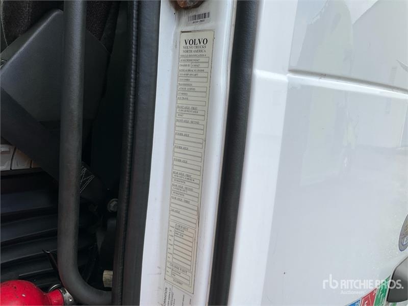 Tracteur routier Volvo VNL860 — occasion 2018