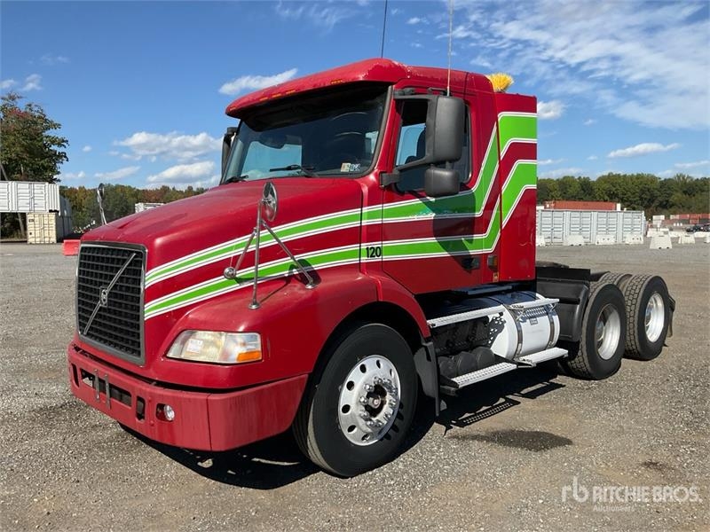 Tracteur routier Volvo VNM — occasion 2004