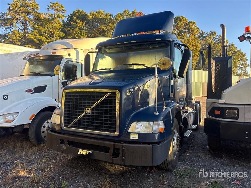 Tracteur routier Volvo VNM200 6x4 T/A Day Cab — occasion 2014
