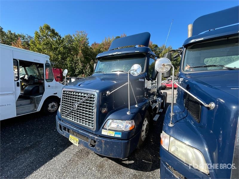Tracteur routier Volvo VNM200 6x4 T/A Day Cab (Inoperable) — occasion 2014