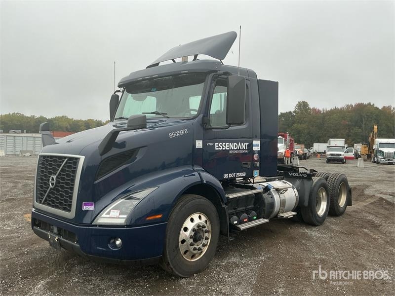 Tracteur routier Volvo VNR300 6x4 T/A Day Cab (Inoperable) — occasion 2019