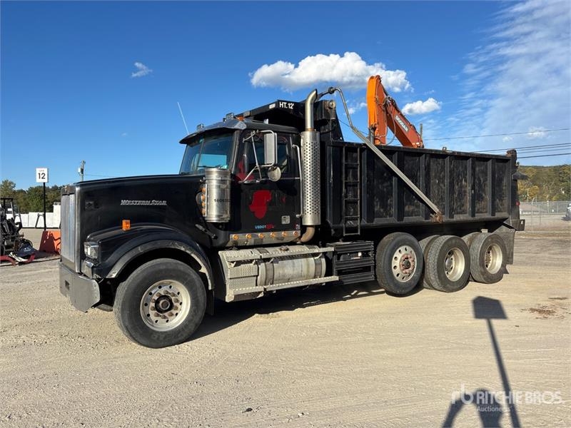 Camion benne Western Star 4900 8x4 Tri/A Dump — occasion 2012