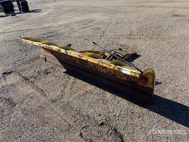 Chasse-neige 10 ft 2 Way Snow Plow — occasion