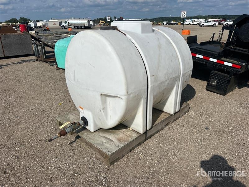 Réservoir de carburant 525 gal Skid Mounted Poly Poly Tank — occasion