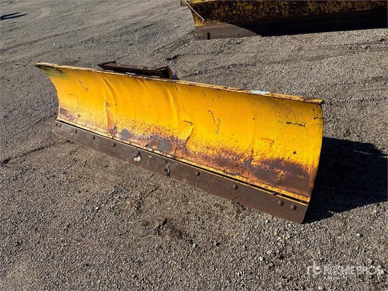 Chasse-neige 9 ft Snow Plow — occasion