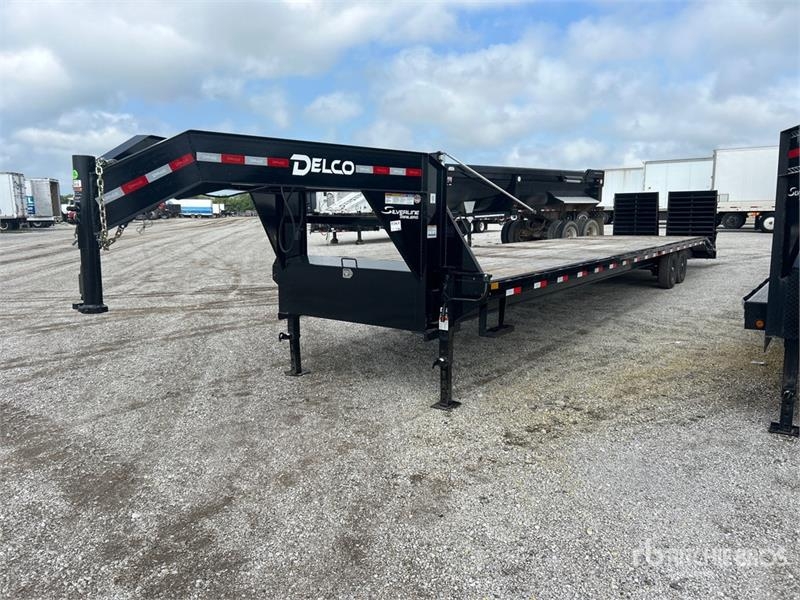 Delco 40 ft T/A Gooseneck Equipment Trailer
