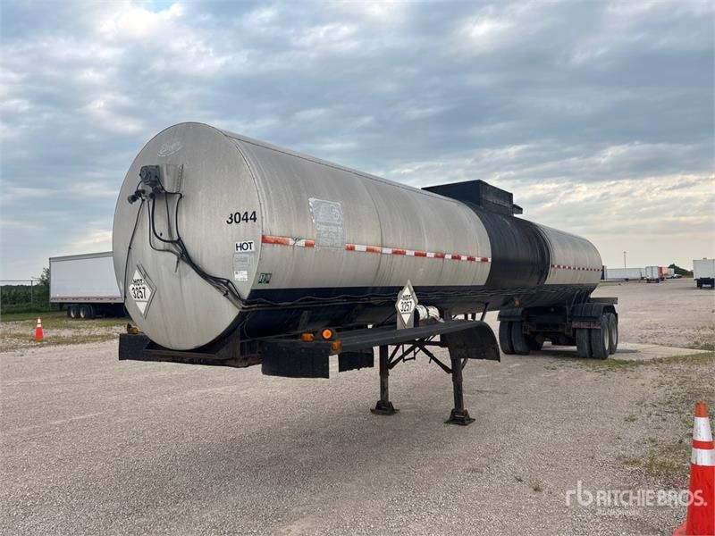 Etnyre 6750 gal T/A Tanker Trailer