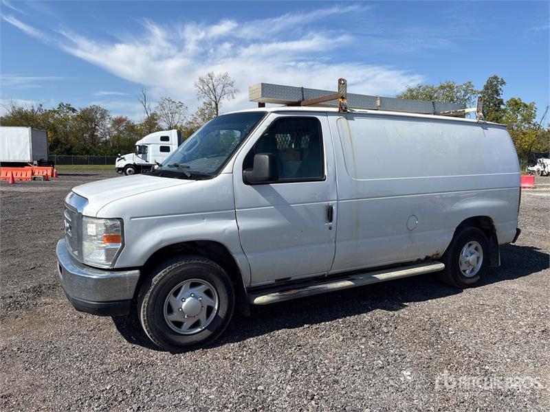 Fourgon utilitaire Ford E-250 — occasion 2014