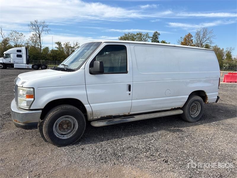 Fourgon utilitaire Ford E-250 — occasion 2013