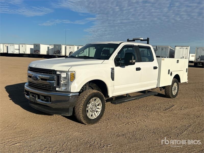 Utilitaire benne Ford F-250 4x4 Crew Cab Utility — occasion 2019