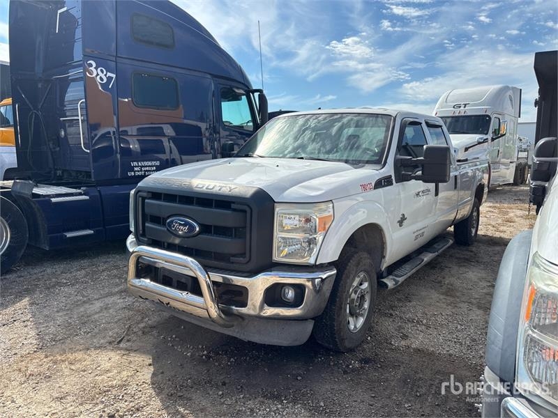 Fourgon utilitaire Ford F-250 XL 4x4 Crew Cab Pickup (Inoperable) — occasion 2011
