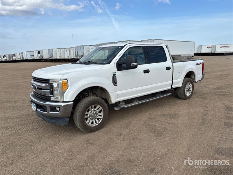 Fourgon utilitaire Ford F-250 XLT 4x4 Crew Cab Pickup — occasion 2017