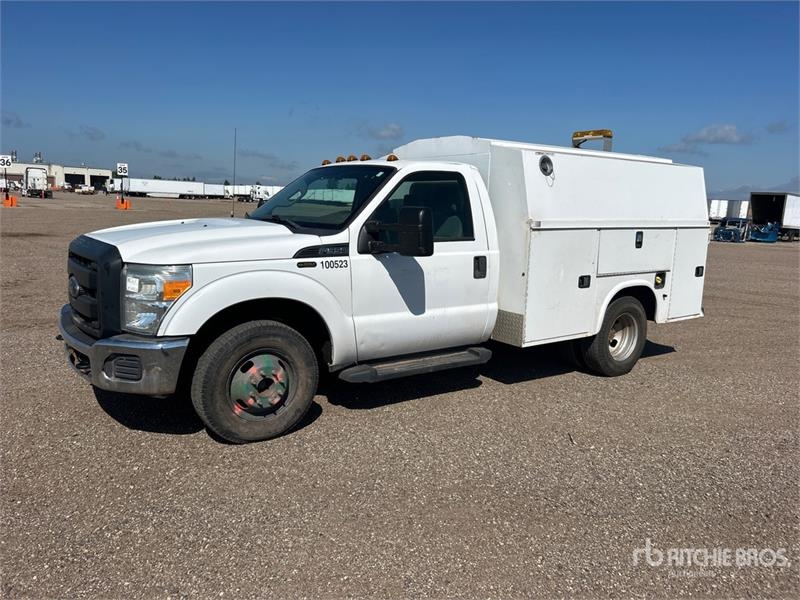 Utilitaire benne Ford F-350 — occasion 2015, 92 139 h
