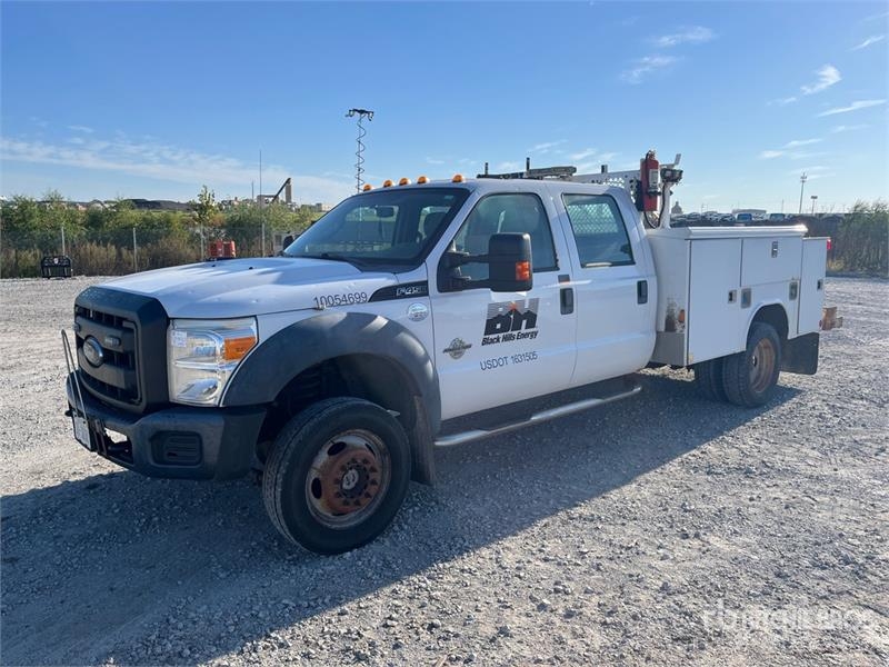 Utilitaire benne Ford F-450 4x4 Crew Cab Utility — occasion 2016