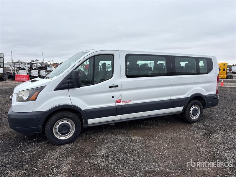 Fourgon utilitaire Ford Transit 350 Passenger Van — occasion 2017, 54 852 h