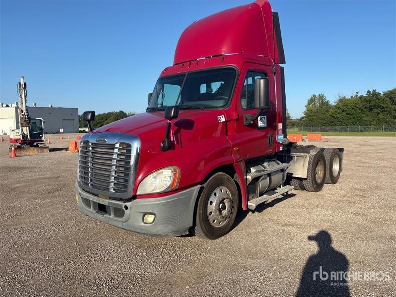 Tracteur routier Freightliner Cascadia 125 — occasion 2011