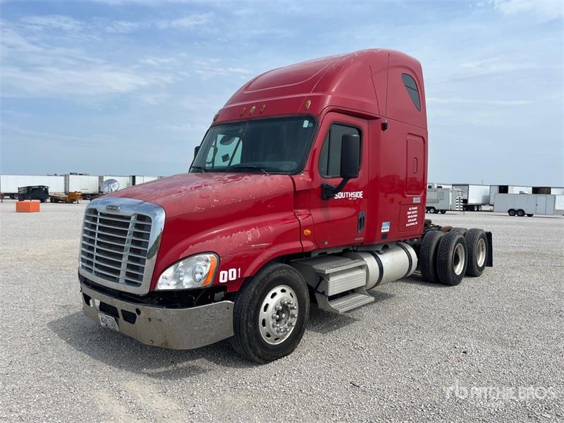 Tracteur routier Freightliner Cascadia 125 6x4 T/A Sleeper — occasion 2011