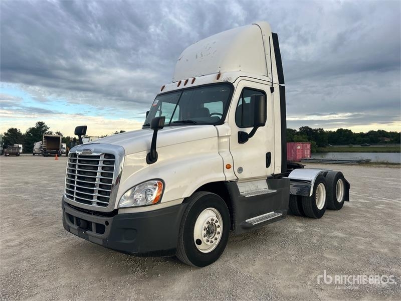 Tracteur routier Freightliner Cascadia 125 — occasion 2015